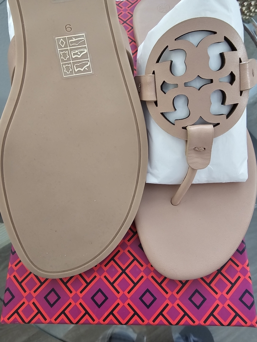 Tory Burch Miller Calf Leather Logo Thong Sandals in Light Sand. - Picture 8 of 8